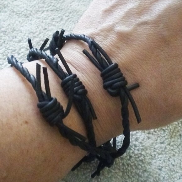 LAST ONE: Edgy Black Barbwire Leather Bracelet! Unisex - FITS 7-7.5" WRIST - Picture 3 of 8